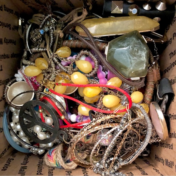 5 lb Jewelry Lot Craft Upcycle Mystery Box Harvest Repurpose Mixed Bulk Grab Bag - Picture 4 of 13